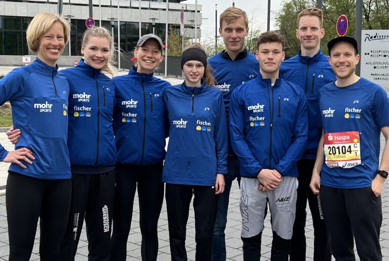 Die Siegerteams: Anna Wulf, Emily Haase, Svea Timm, Nele Wellbrock, Philipp Grotrian, Daniel Hahn, Max Schröter und Tobias Hahn (von links).