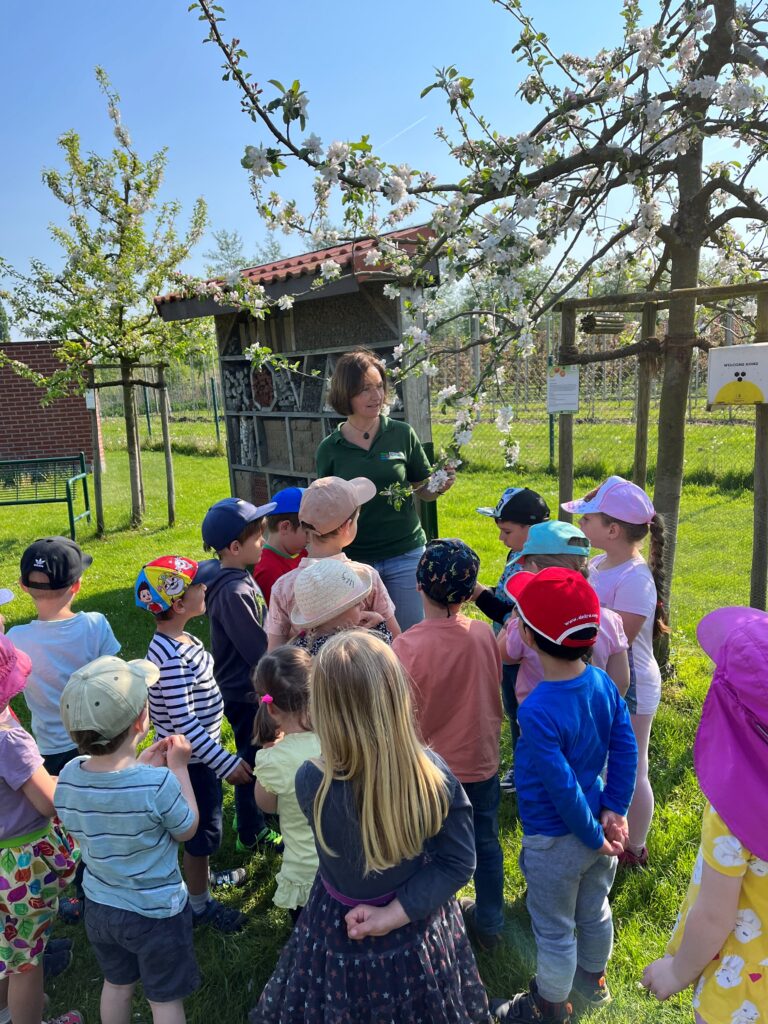 Kindergarten-Kinder in der Esteburg in Jork.